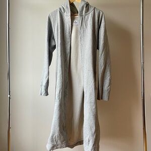 Vaulted Reigning Champ Midweight Terry Hooded Robe in Heather Grey